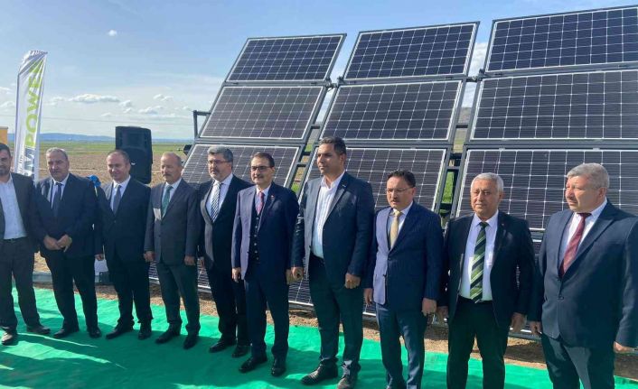 Bakan Dönmez yeni tasarlanan güneş enerji sistemini inceledi