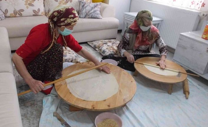 Balıkesir’de kadınlar bayram baklavası için imece yaptı