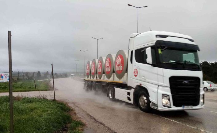 Bandırma’da iki gündür sağanak yağış etkili oluyor