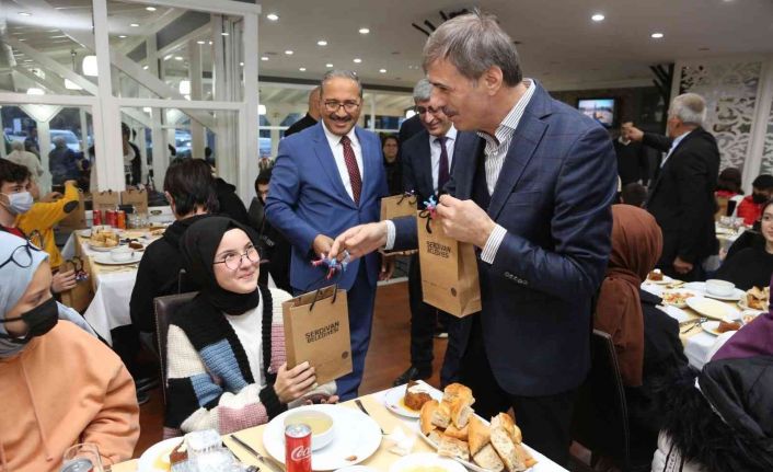 Başkan Alemdar, çocuklarla iftarda buluştu