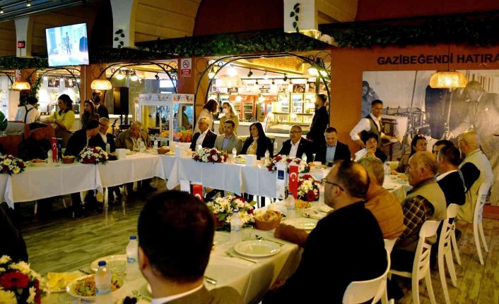 Başkan Çerçioğlu’ndan iftar yemeğinde, Başkan Ömer Günel’e tam destek