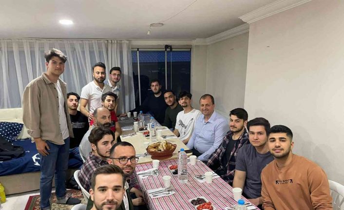 Başkan Usta, öğrencilerin iftar sofrasına konuk oldu