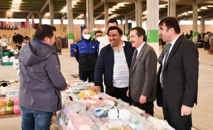 Başkanı Ataç pazar esnafıyla bir araya geldi