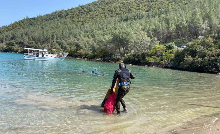 Bodrum’da sahil ve yol kenarları atıktan temizlendi