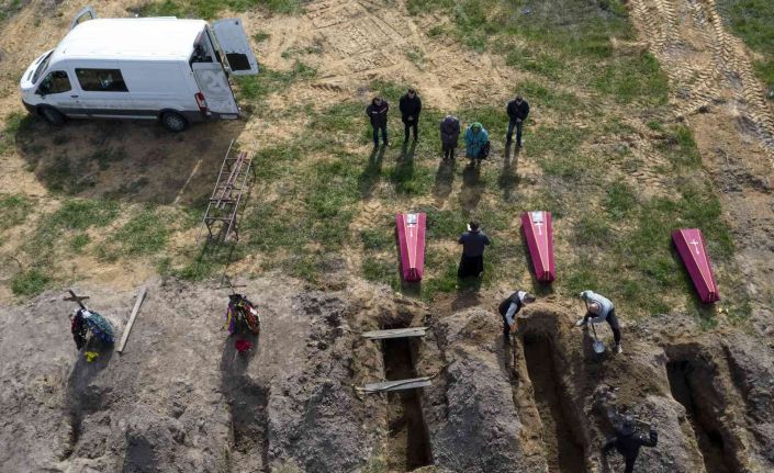 Bucha’da ölen siviller için cenaze töreni düzenlendi