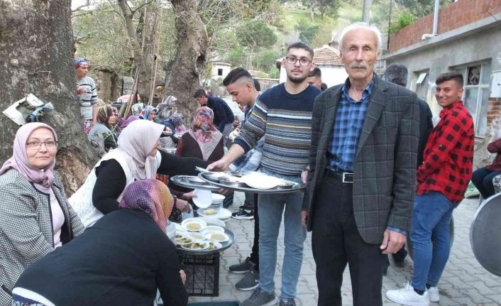 Burhaniye’de geleneksel köylü iftarı binlerce vatandaşı buluşturdu