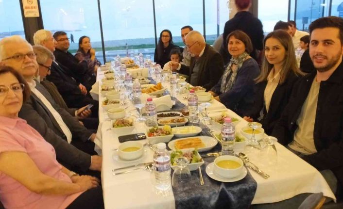 Burhaniye’de mimarlar iftar yemeğinde bir araya geldi