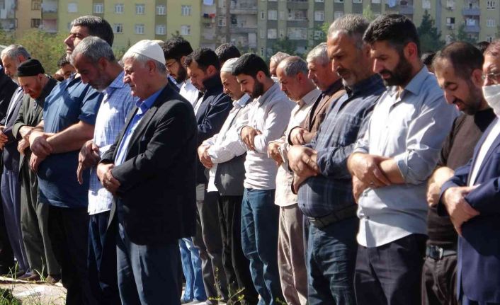 Diyarbakır’da halk yağmur duasına çıktı