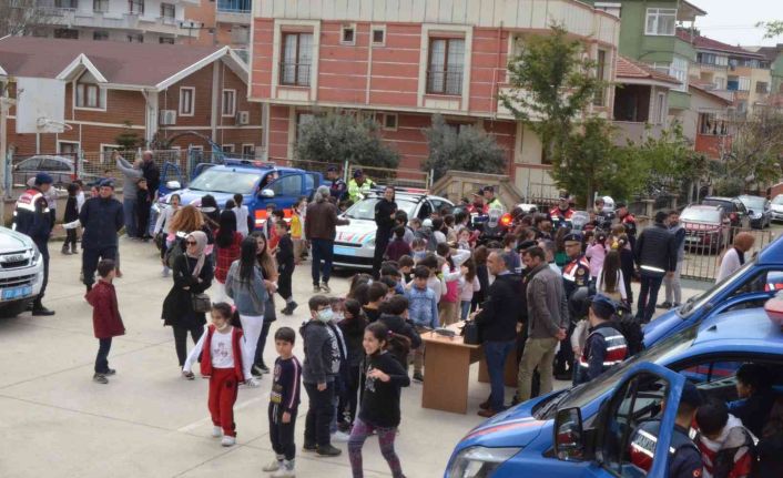 Esenköy’de jandarma ekipleri ve kullandıkları ekipmanlar tanıtıldı