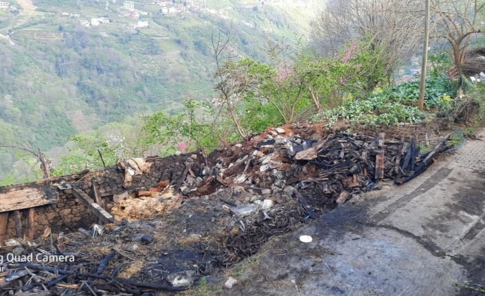 Giresun’da bir ev yanarak kullanılmaz hale geldi