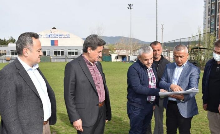 İhalesi tamamlanan Onur Futbol sahası yüklenici firmaya teslim edildi