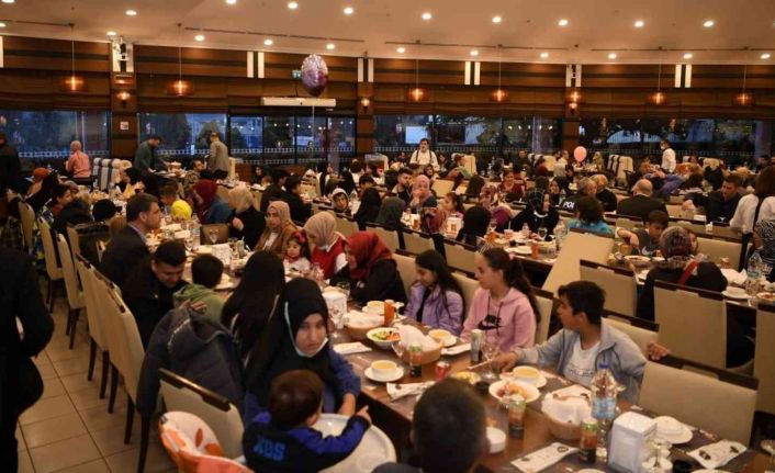 Kartepe’de çocuklar iftar sofrasında buluştu