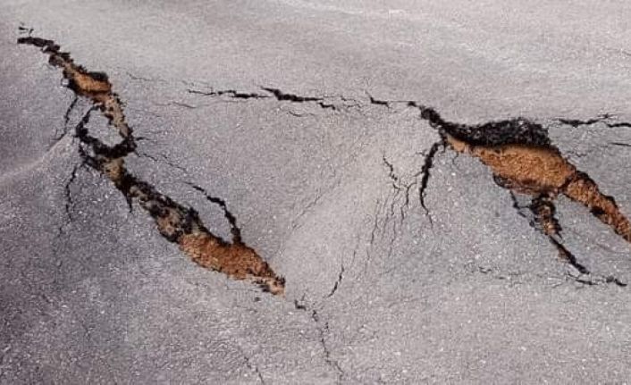 Kastamonu’da çöken köy yolu ulaşıma kapandı