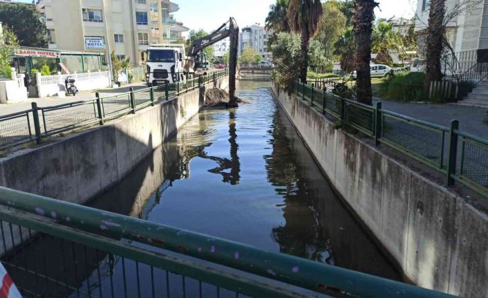 Marmaris derelerinden 4 Bin ton balçık çıktı