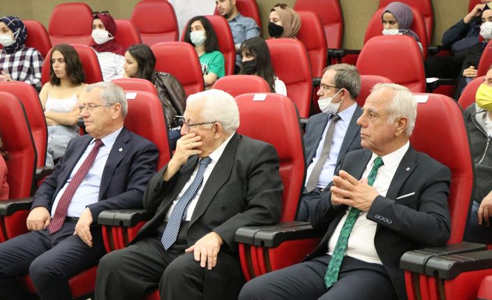 Menevşe: "Vizesiz seyahat imkanı sağlanmalı"