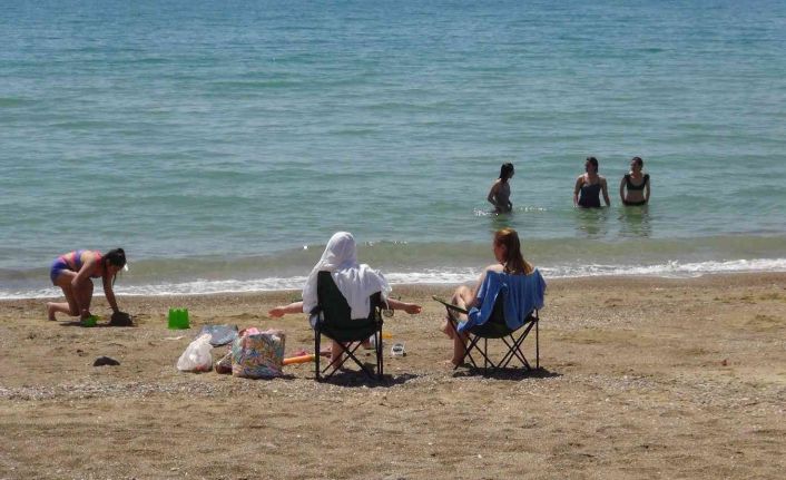 Mersin’de hem kar çilesi hem deniz keyfi