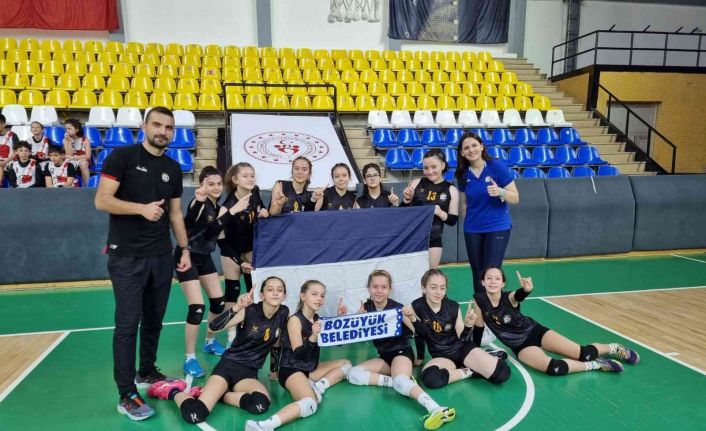 Midi Kızlar Voleybol Takımı Türkiye’nin en iyi 32 takımı arasında