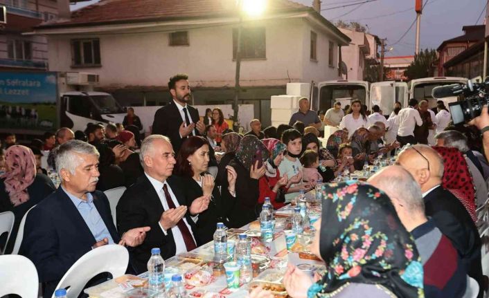 Ramazan’ın manevi iklimi iftar sofralarında yaşatılıyor