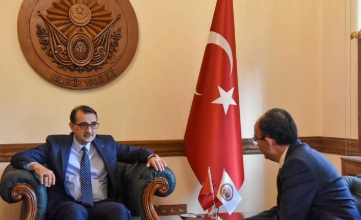 Rektör Beydemir, Bakan Dönmez’e üniversite hakkında bilgilendirme yaptı