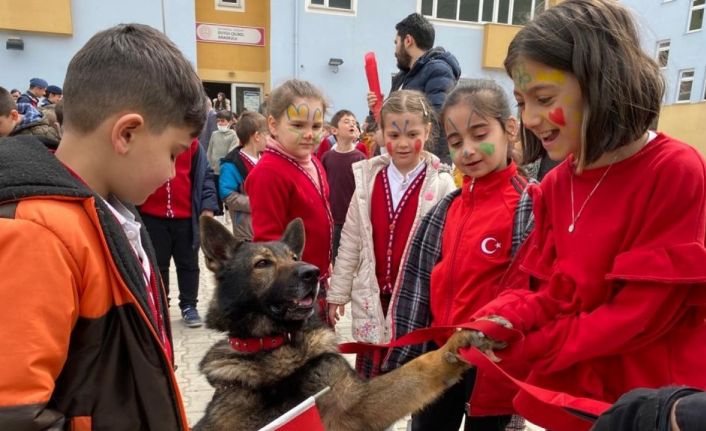 Sel bölgesindeki çocukların 23 Nisan coşkusu