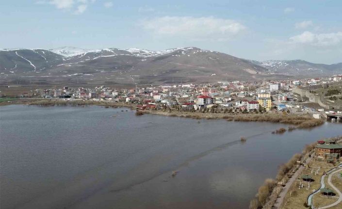 Sular altında kalan Ardahan Ovası havadan görüntülendi