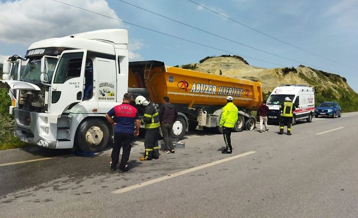 Tırda çıkan yangını, itfaiye ekipleri büyümeden söndürdü