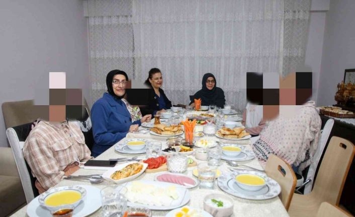 Vali Bilmez’in eşi çocuklarla sahur yaptı