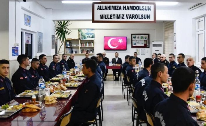 Vali Kızılkaya iftar sofrasında Mehmetçikle buluştu