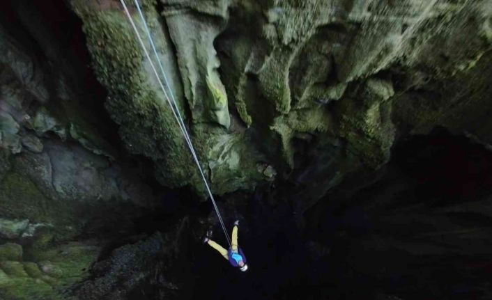 Yalovalı dağcılardan 50 metre derinliğindeki dikey mağaraya iniş