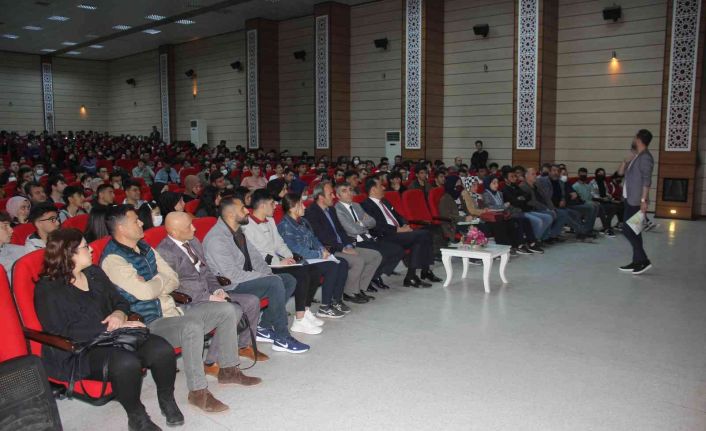 YKS’ye hazırlanan öğrencilere sınav öncesi motivasyon semineri