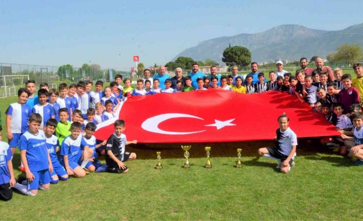 Yunusemre’de 23 Nisan Futbol Turnuvası düzenlendi