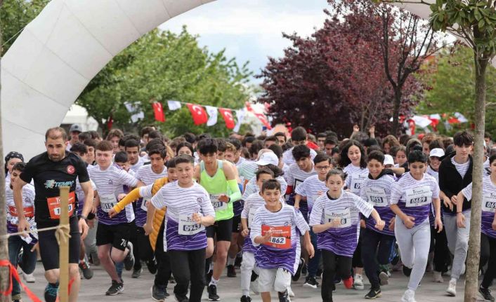 19 Mayıs koşusunda öğrenciler zor anlar yaşadı