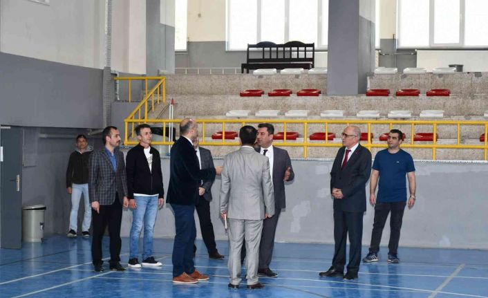 Arifiye’de spor salonu yenilendi