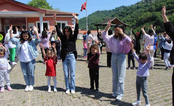 Avrasya Üniversitesi öğrencileri Şalpazarı’nda oyun şenliği düzenlediler