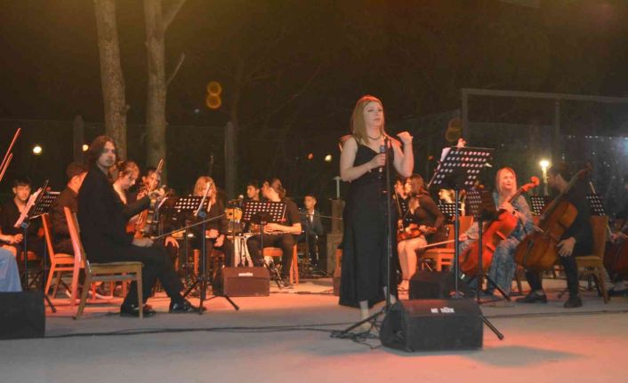 Ayvalık’ta Sebahat-Cihan Şişman Güzel Sanatlar Lisesi öğrencilerinden gençlik konseri