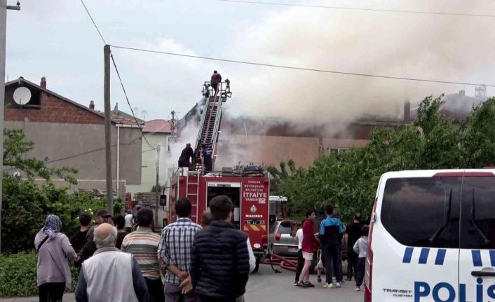 Bafra’da çatı katı yangını