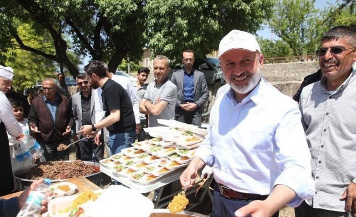Başkan Çolakbayrakdar, hafta sonu kırsal mahallede vatandaşlarla buluştu