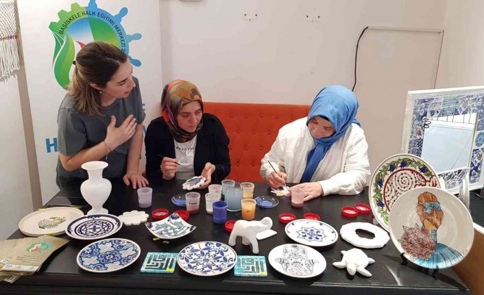 BAŞKEM’de kadınlar seramik çini boyama öğreniyor