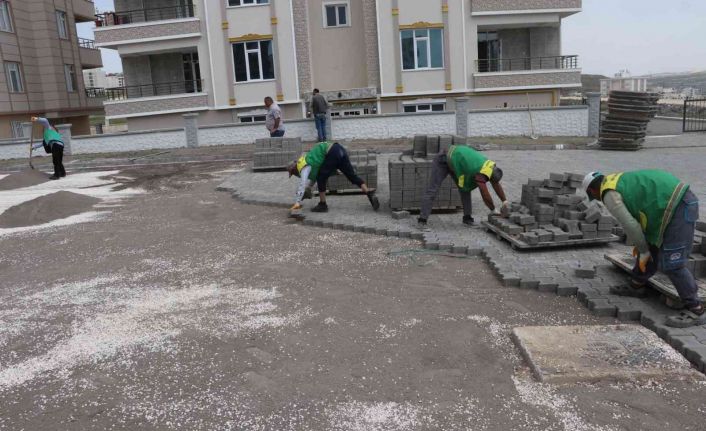 Batıkent’te yeni yollar kilitli parkeyle döşeniyor