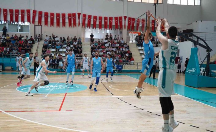 Çayırova Belediyesi Basketbol Takımı rakibini farklı yendi