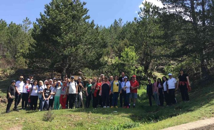 Doğa severler aileleri ile piknikte buluştu