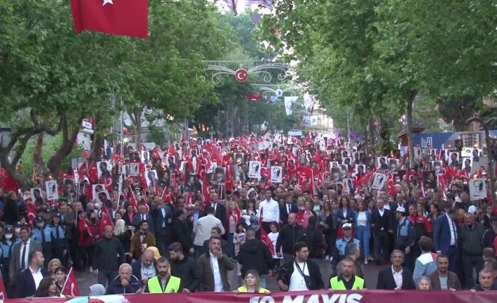 Kartal’da fener alayında buluşan binler, 19 Mayıs coşkusu yaşadı