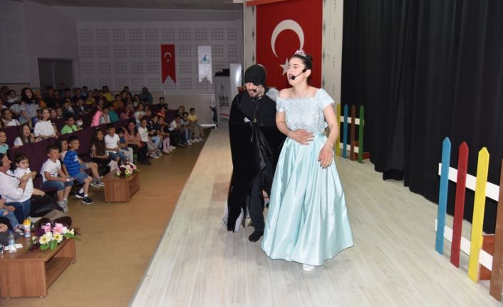 Kartepe’de minikler "Şaşkın Korsan" oyunuyla eğlendi