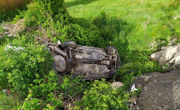 Kastamonu’da otomobil dereye yuvarlandı: 2 yaralı