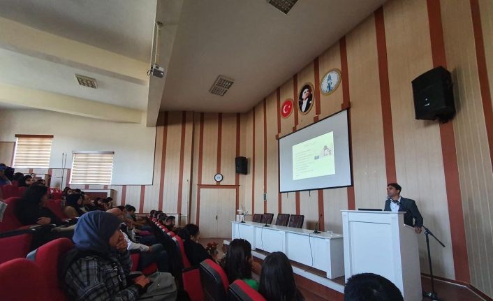 Kilis’te kuantum felsefesi anlatıldı