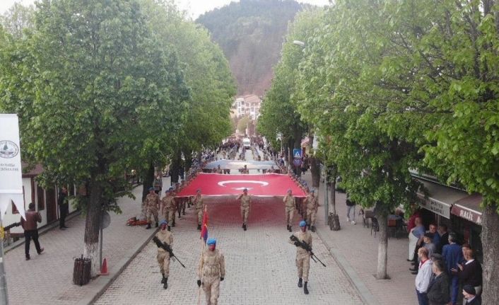 Komandolardan 19 Mayıs’a özel nefes kesen gösteri