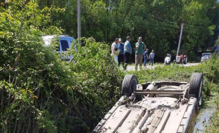 Kontrolden çıkan otomobil su kanalına düştü: 2 yaralı