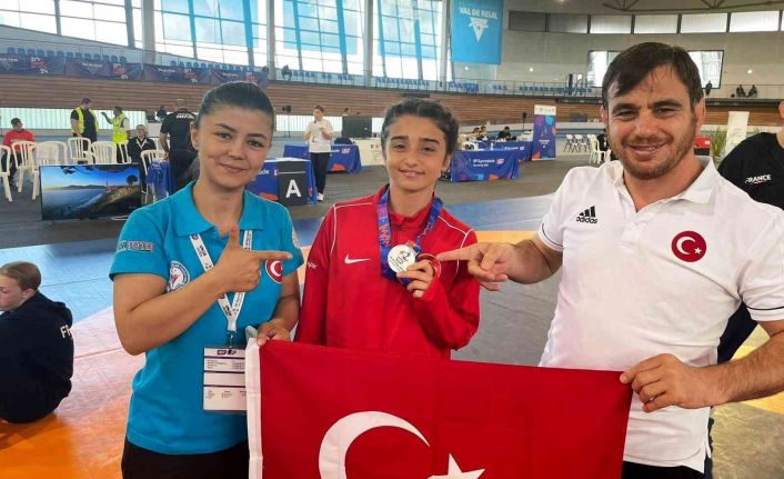 Lise öğrencisi Aybüke okul sporlarında dünya ikincisi oldu