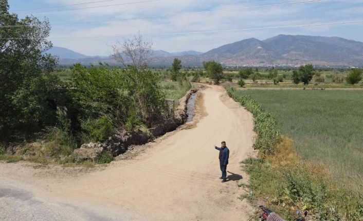 Nazilli Belediyesi Pirlibey Mahallesi’nde yol yenileme çalışmalarını sürdürüyor