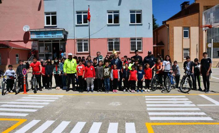 Öğrencilere uygulamalı trafik eğitimi